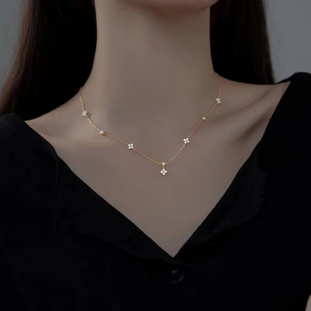 Collier ajustable à motif de trèfle