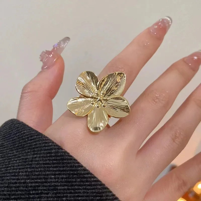 Bague métallique fleurie