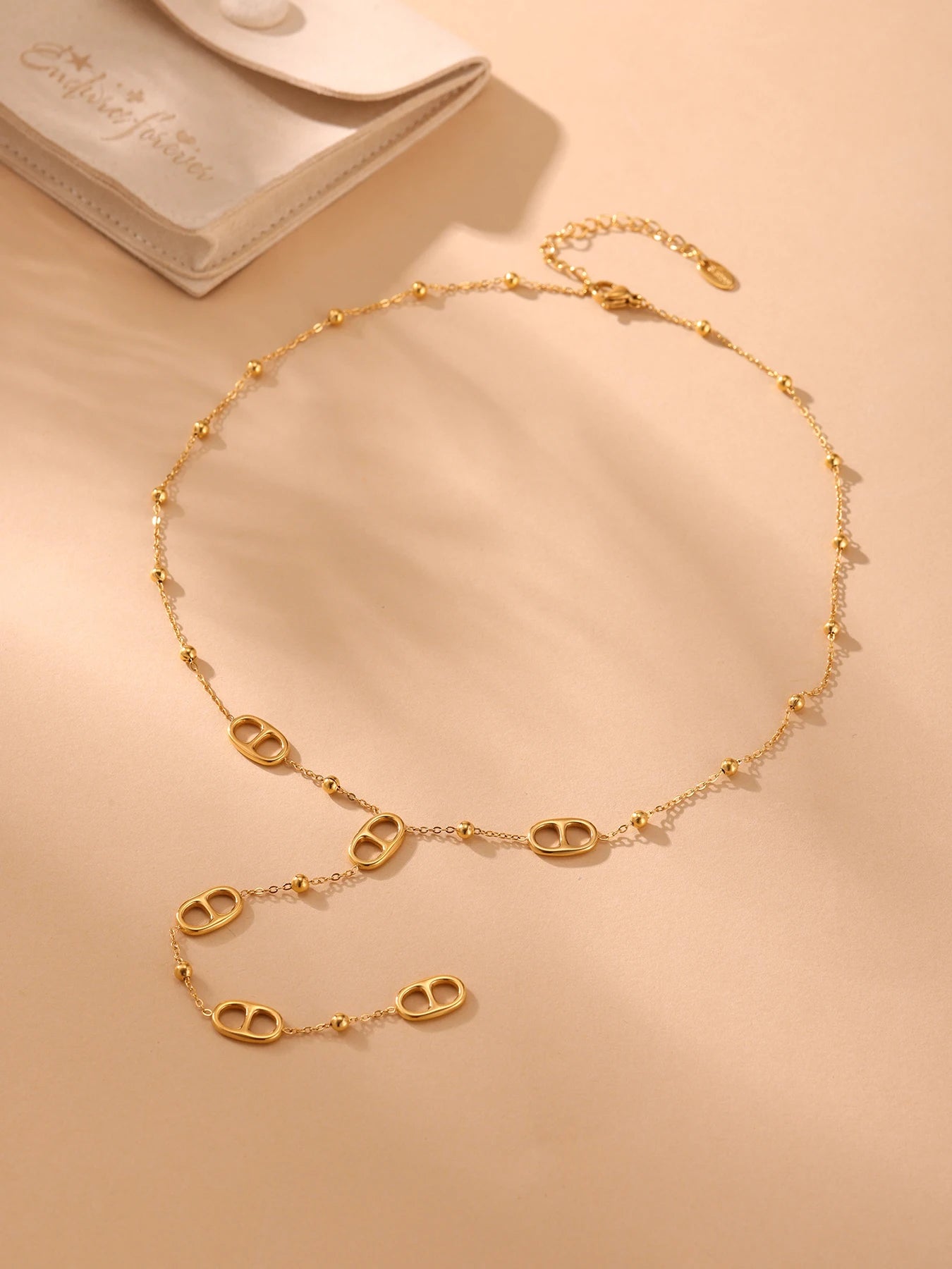 Collier long à motifs ovales