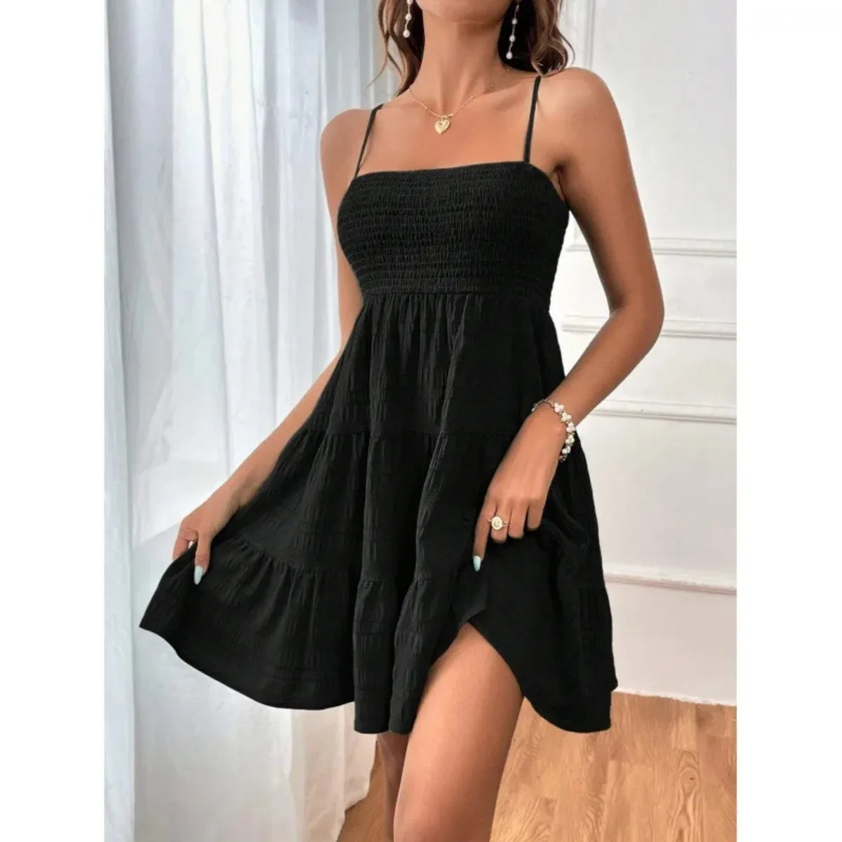 Robe courte à bretelles