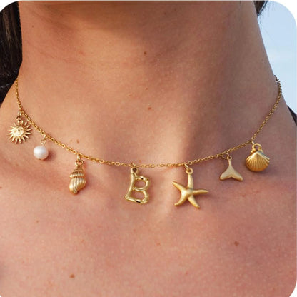 Collier à breloques estivales à initiale