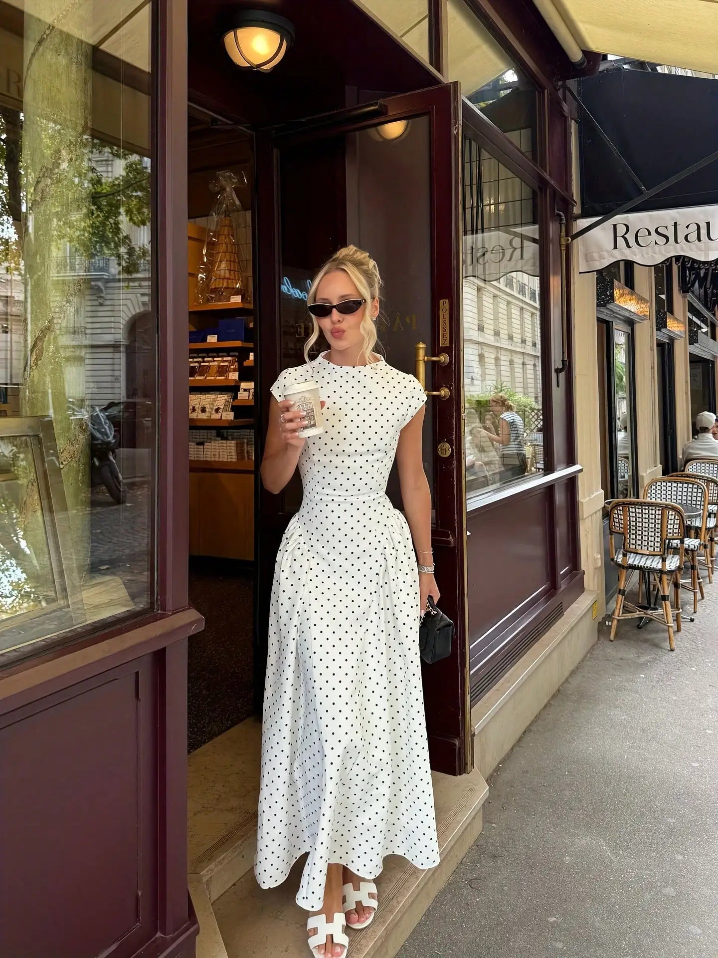 Robe à manches courtes à pois