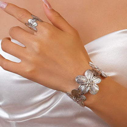 Bracelet ajustable à motif fleuri