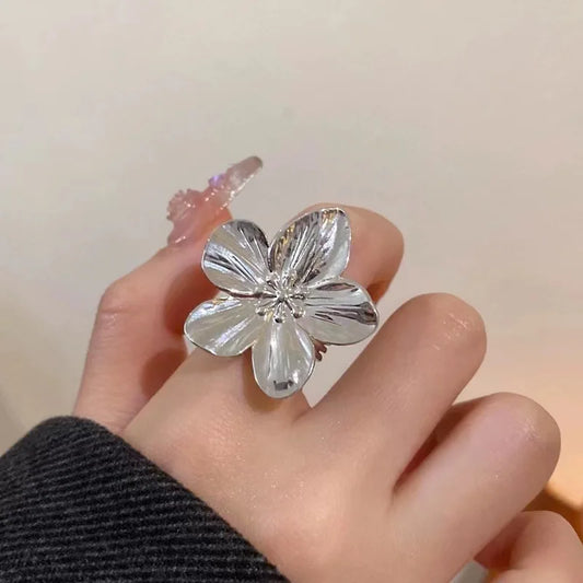 Bague métallique fleurie