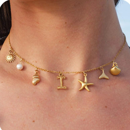 Collier à breloques estivales à initiale