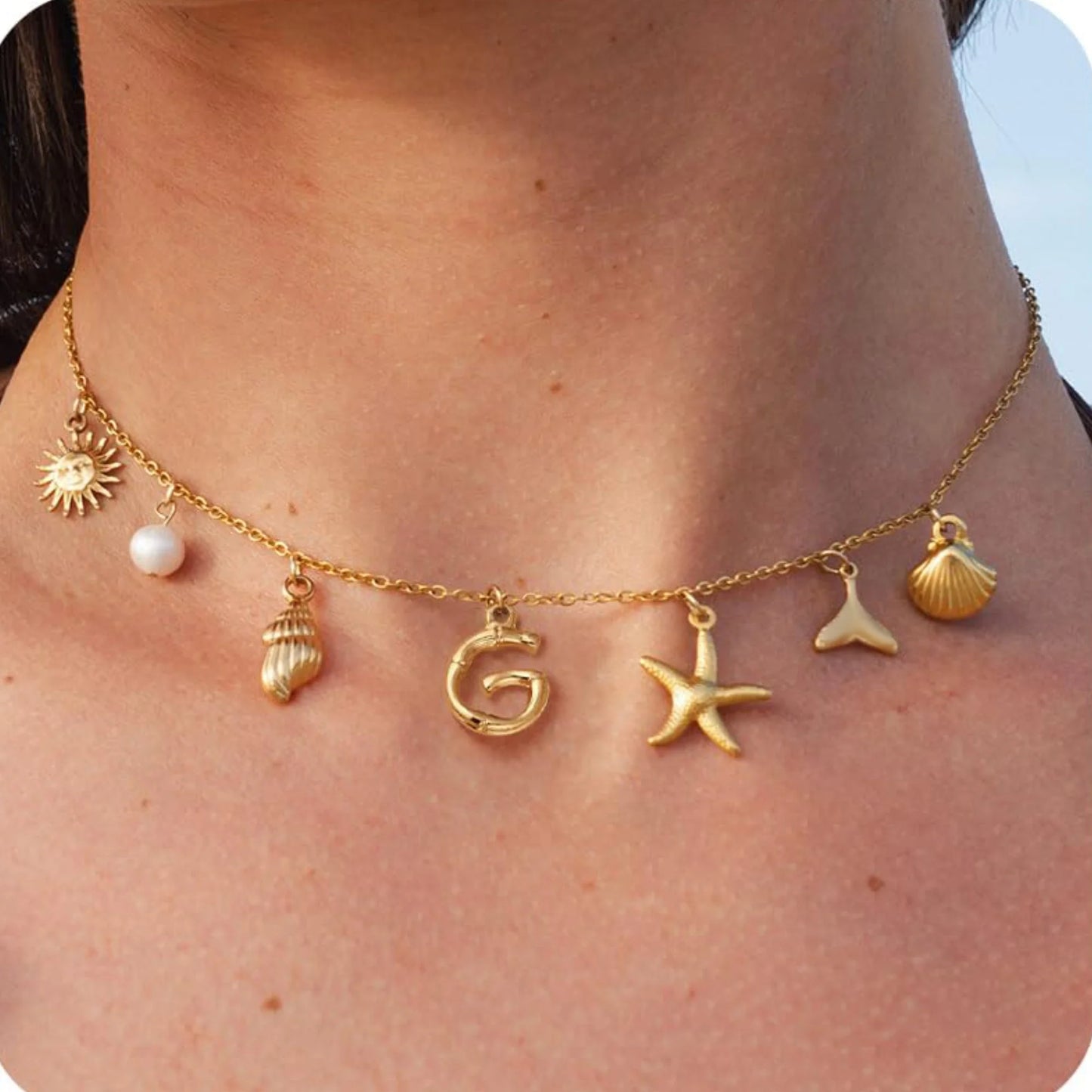 Collier à breloques estivales à initiale