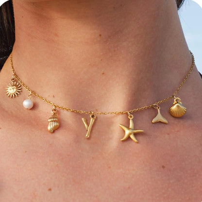 Collier à breloques estivales à initiale