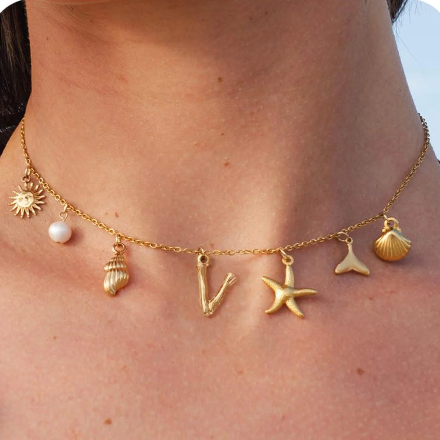 Collier à breloques estivales à initiale