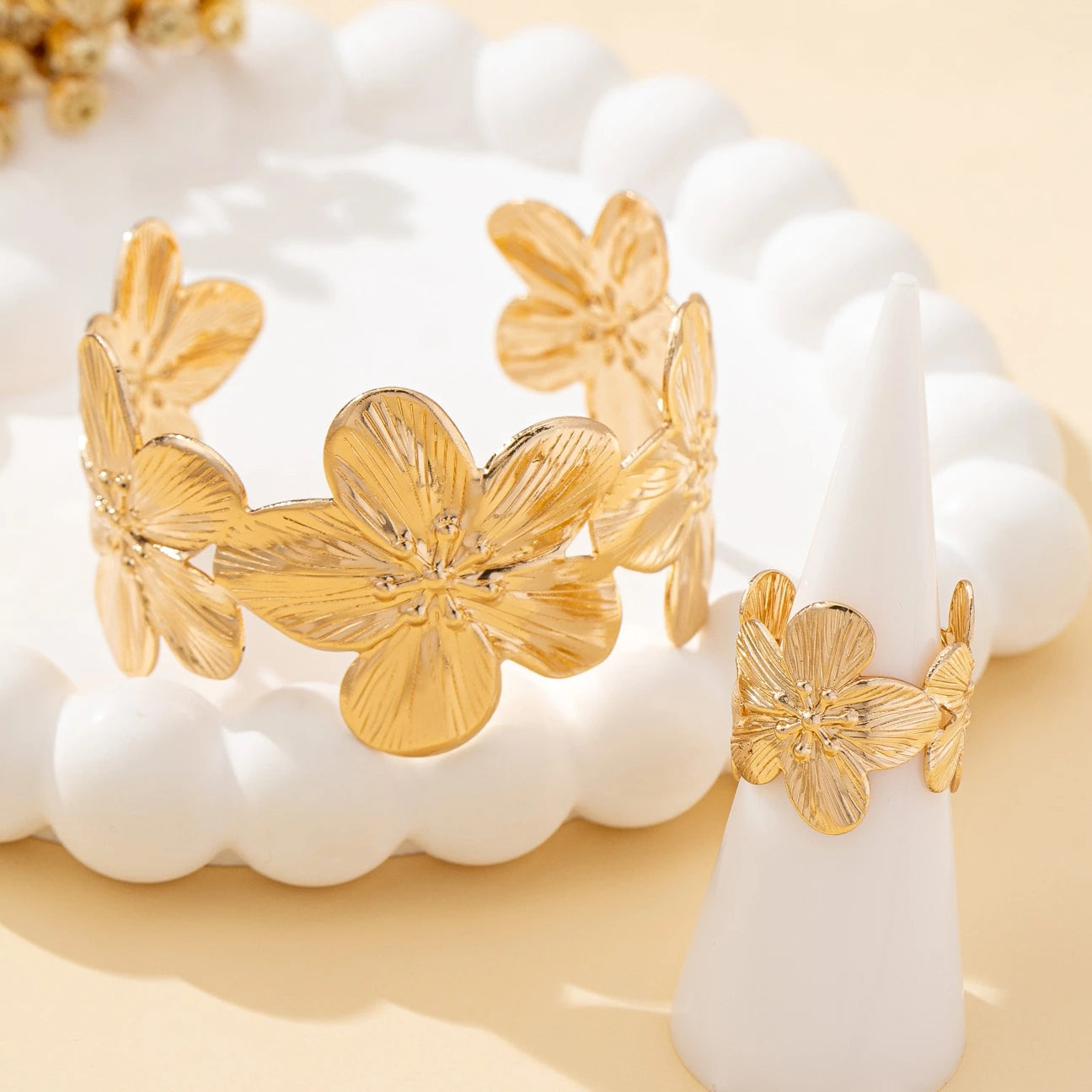 Bracelet ajustable à motif fleuri