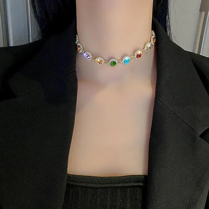 Collier à pierres ajustable
