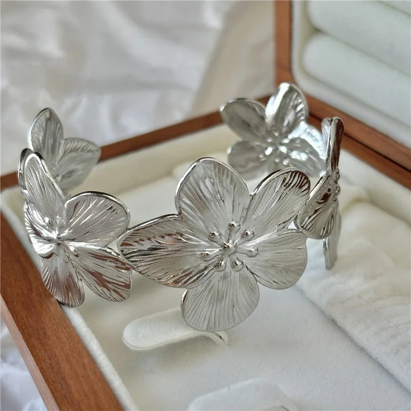 Bracelet fleuri ajustable
