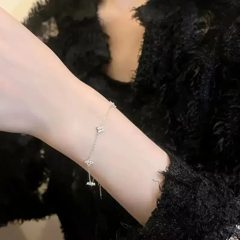 Bracelet ajustable à motif de trèfle