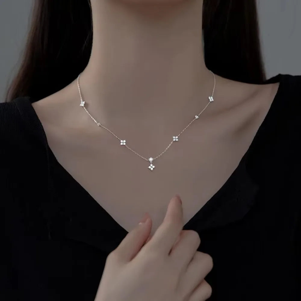 Collier ajustable à motif de trèfle