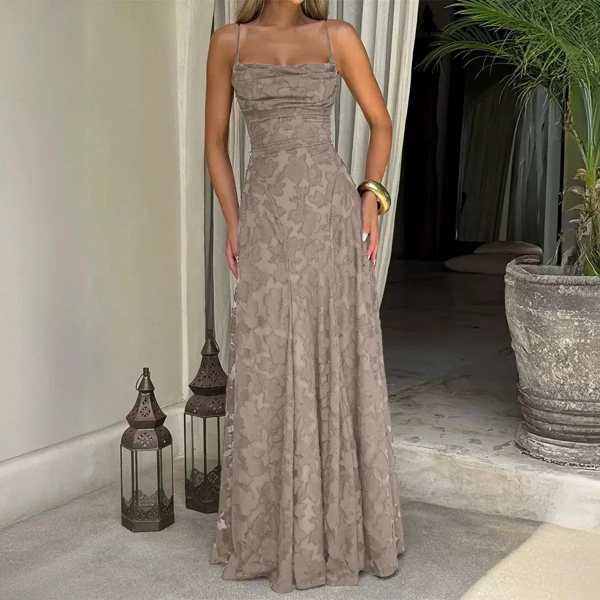 Robe élégante longue à bretelles