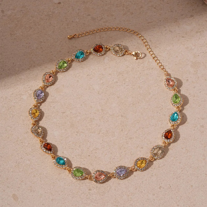 Collier à pierres ajustable