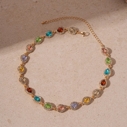 Collier à pierres ajustable