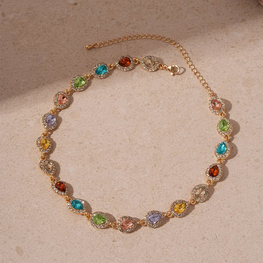 Collier à pierres ajustable