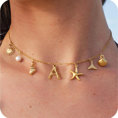 Collier à breloques estivales à initiale