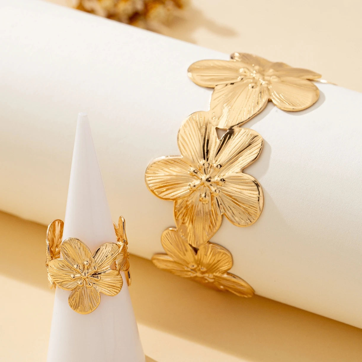 Bracelet ajustable à motif fleuri