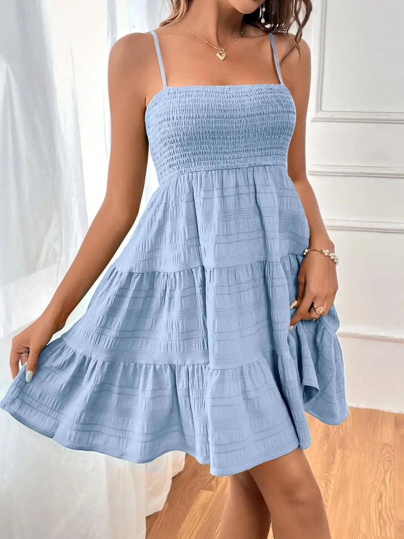 Robe courte à bretelles