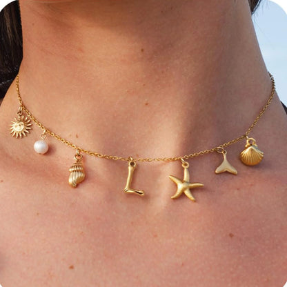 Collier à breloques estivales à initiale