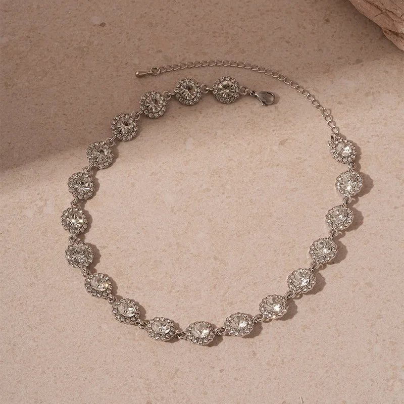 Collier à pierres ajustable