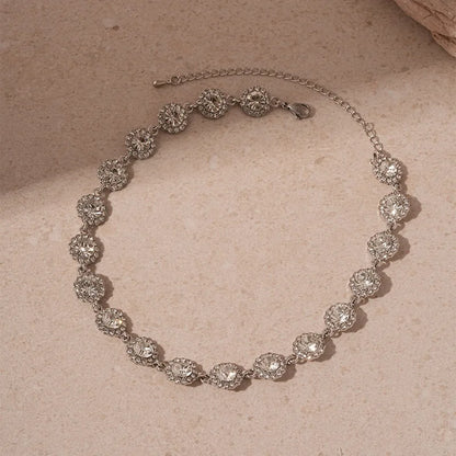 Collier à pierres ajustable