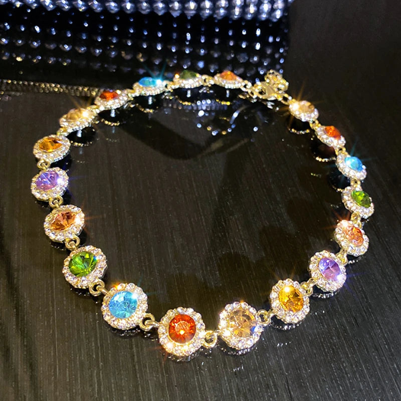 Collier à pierres ajustable