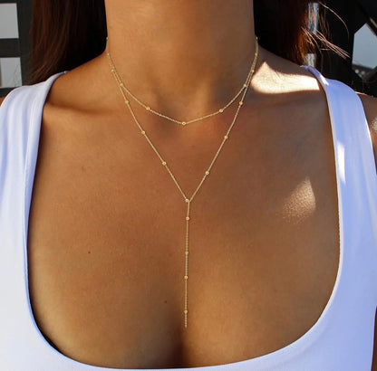 Collier long à breloques