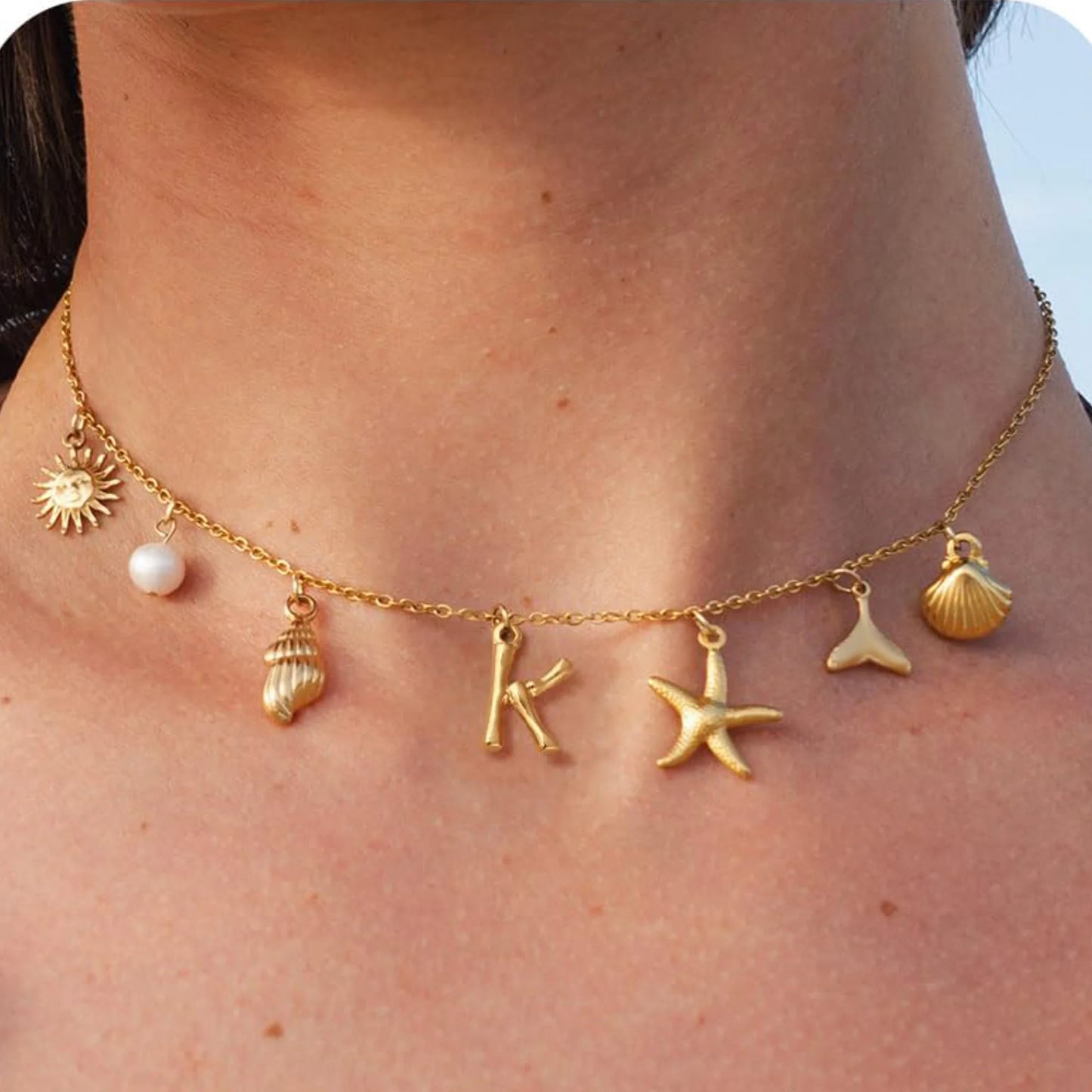 Collier à breloques estivales à initiale