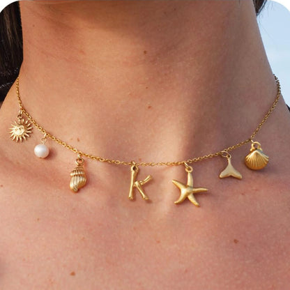 Collier à breloques estivales à initiale
