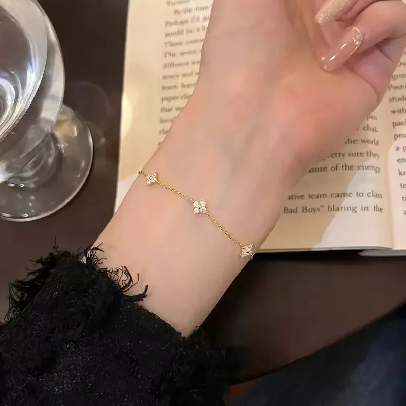 Bracelet ajustable à motif de trèfle
